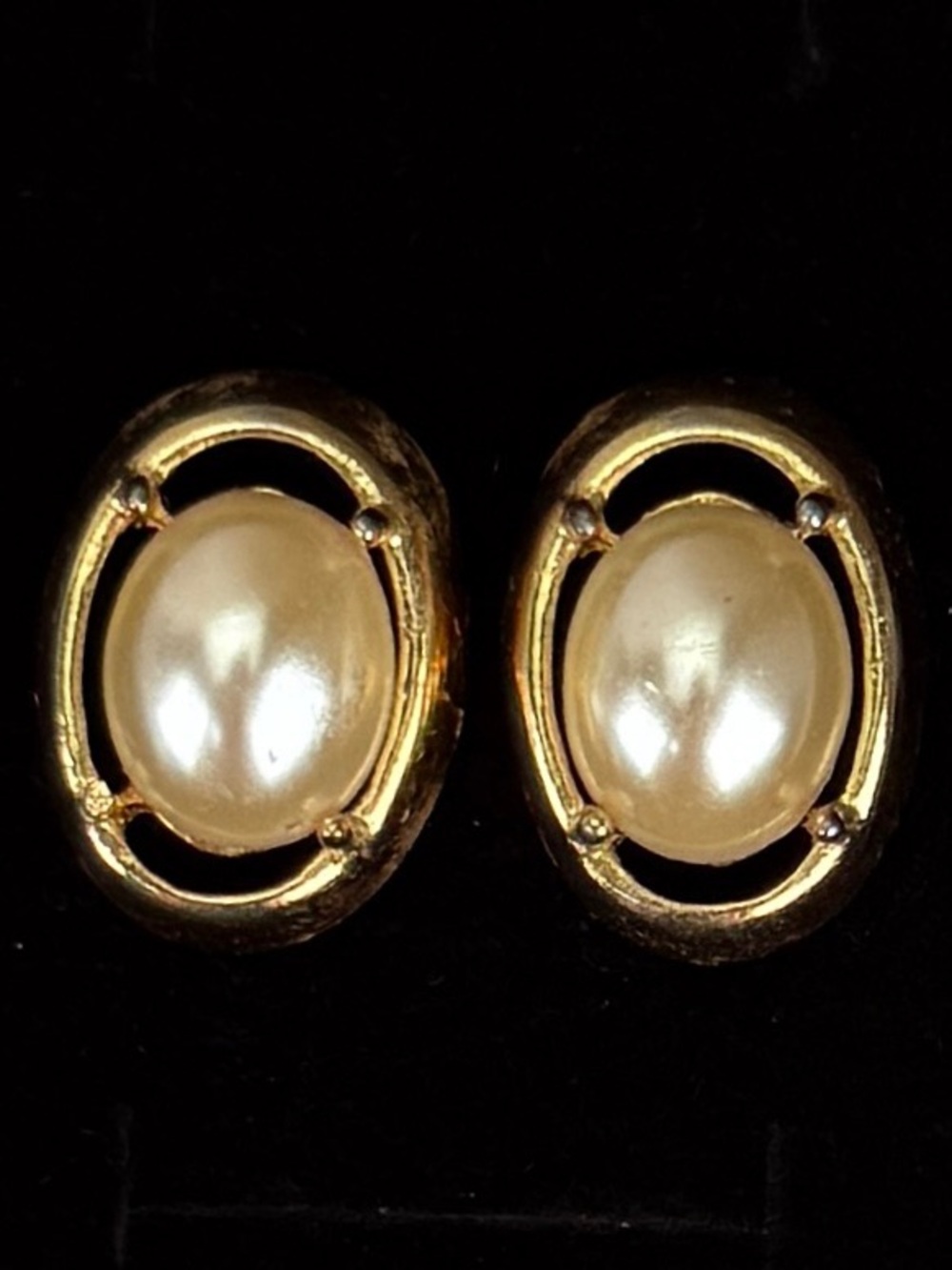 Vintage Faux Pearl Goldtone Oval Open Frame Pierced Earrings